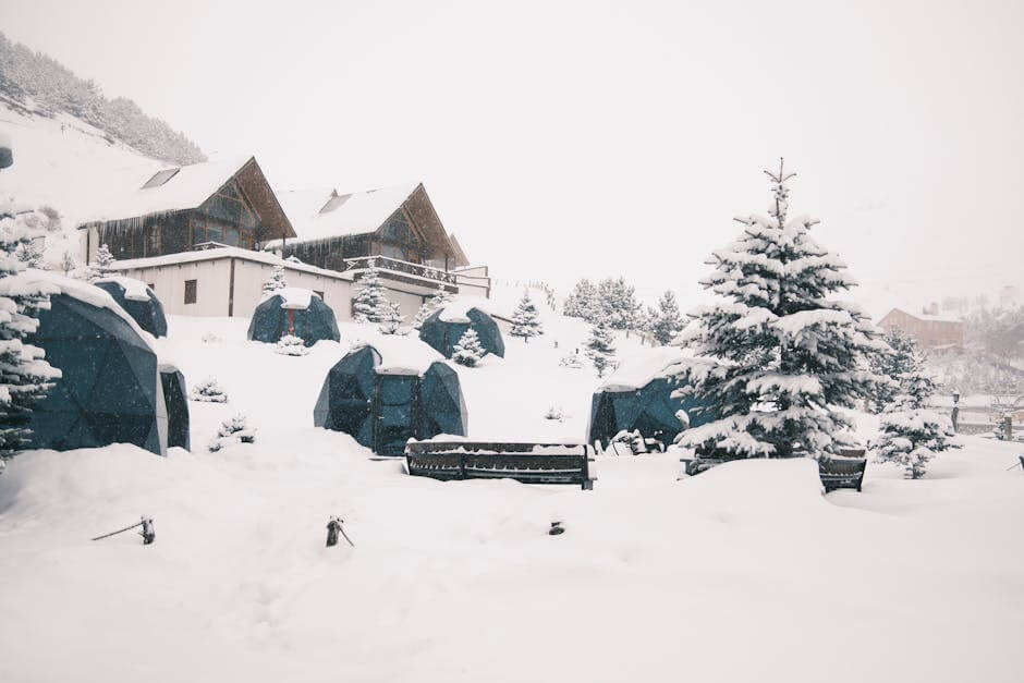 Tenda de luxo na neve à noite